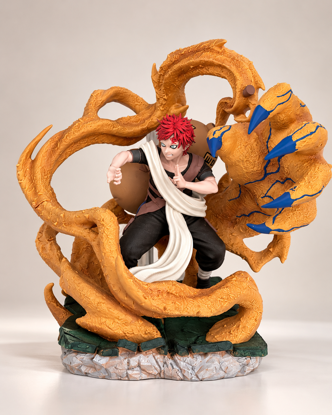 Gaara 31.5 cm statue with golden sand effects and giant sculpted sand hand