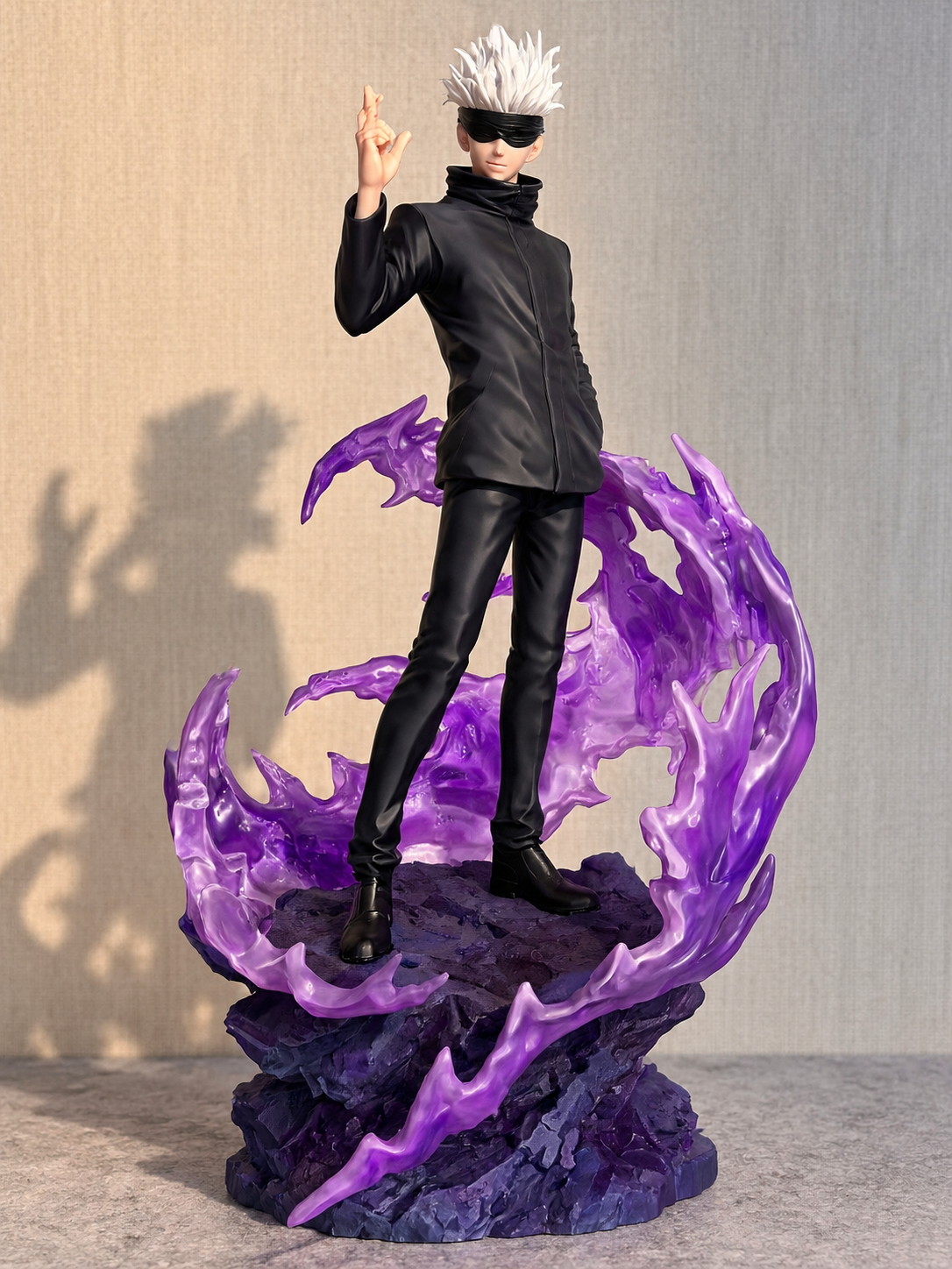 White-haired blindfolded sorcerer premium statue, 39.3 cm, purple effects